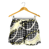 Black Palaka Hawaii Shorts for Women Kukui Nut Pikake Lei Hawaiian Tapa Pattern - Polynesian Pride