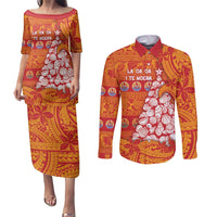 French Polynesia Christmas Couples Matching Puletasi and Long Sleeve Button Shirt Seashell Xmas Tree Tribal Waves - Polynesian Pride