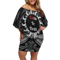 Personalised Toitu Te Tiriti Aotearoa Silver Fern Off Shoulder Short Dress New Zealand Maori Pattern LT01 Women Black - Polynesian Pride