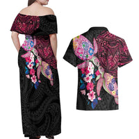Hawaiian Couple Turtles Honi Couples Matching Off Shoulder Maxi Dress and Hawaiian Shirt Polynesian Art Motifs and Hibiscus Black Red Color - Polynesian Pride