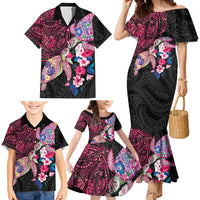 Hawaiian Couple Turtles Honi Family Matching Mermaid Dress and Hawaiian Shirt Polynesian Art Motifs and Hibiscus Black Red Color LT03 - Polynesian Pride