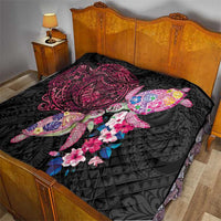 Hawaiian Couple Turtles Honi Quilt Polynesian Art Motifs and Hibiscus Black Red Color - Polynesian Pride