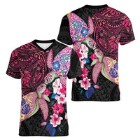 Hawaiian Couple Turtles Honi Women V-Neck T-Shirt Polynesian Art Motifs and Hibiscus Black Red Color - Polynesian Pride