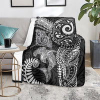 Aotearoa Maori Sea Animals Tribal Blanket Manta Ray and Shark Moko Pattern Black Color