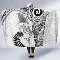 Aotearoa Maori Sea Animals Tribal Hooded Blanket Manta Ray and Shark Moko Pattern White Color LT03 One Size White - Polynesian Pride
