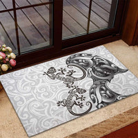 New Zealand Gecko Maori Art Tattoo Rubber Doormat White Color