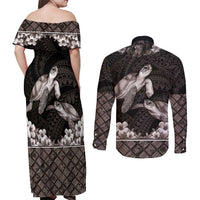Hawaiian Lei Turtle and Plumeria Couples Matching Off Shoulder Maxi Dress and Long Sleeve Button Shirt Polynerian Art Tattoo-Grayscale Mode