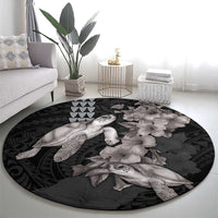 Hawaiian Turtle Love Couple Round Carpet - Sweet Hibiscus and Kakau Pattern Grayscale Color