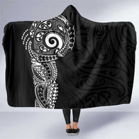 New Zealand Maori Koru Art Traditional Tattoo Hooded Blanket Simple Style