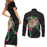 Hawaii Pikake and Maile Lei Couples Matching Short Sleeve Bodycon Dress and Long Sleeve Button Shirt Honu Polynesian Pattern Black Color