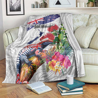 New Zealand Christmas Blanket Meri Kirihimete-Tuatara and Pohutukawa White Color