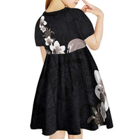 Hawaiian Plumeria and Turtle Kid Short Sleeve Dress with Polynesian Tribal Art Pattern Grayscale Color LT03 - Polynesian Pride