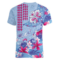 Hawaiian Tribal Manta Ray Women V-Neck T-Shirt Kakau Tattoo and Flowers Surfing Waves Pattern Soft Color