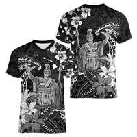 Hawaii King Kamehameha Day Women V-Neck T-Shirt Polynesian Pattern Mix Hibiscus Black