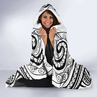 New Caledonia Day Hooded Blanket Polynesian Curves White Color - Polynesian Pride