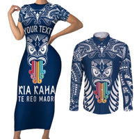 personalised-kia-kaha-te-reo-maori-couples-matching-short-sleeve-bodycon-dress-and-long-sleeve-button-shirts-hei-tiki-mix-koru-navy-blue