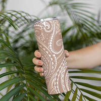 Polynesia Plumeria Lei Skinny Tumbler Beige Curves Motif