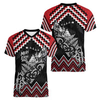 New Zealand Christmas Taniko Poutama Women V-Neck T-Shirt Mountainscape Maori Fern - Polynesian Pride