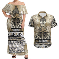 Aotearoa Iwi Waikato Tainui Couples Matching Off Shoulder Maxi Dress and Hawaiian Shirt Maori Wharenui House Tribal Pattern LT9 Light Gold - Polynesian Pride