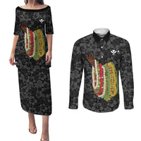 Hawaii Lei Kamehameha Couples Matching Puletasi and Long Sleeve Button Shirt Ele'ele Seamless Pattern Hibiscus Flower LT9 Black - Polynesian Pride