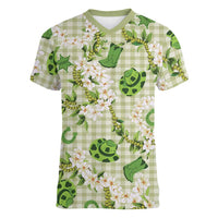 Mokihana Maile Ilima Leis Paniolo Palaka Women V-Neck T-Shirt Hawaiian Omaomo Ala Spirit - Polynesian Pride