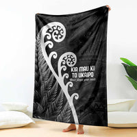 Kia Mau Ki To Ukaipo Blanket Te Reo Maori Koru Fern Art