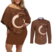 Vanuatu Indipendens Dei Couples Matching Off Shoulder Short Dress and Long Sleeve Button Shirt Yumi Sand Drawing Turtle Mix Lapita LT14 Brown - Polynesian Pride