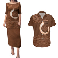 Vanuatu Indipendens Dei Couples Matching Puletasi and Hawaiian Shirt Yumi Sand Drawing Turtle Mix Lapita LT14 Brown - Polynesian Pride
