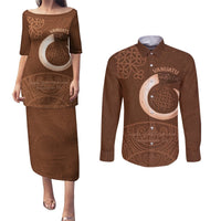 Vanuatu Indipendens Dei Couples Matching Puletasi and Long Sleeve Button Shirt Yumi Sand Drawing Turtle Mix Lapita LT14 Brown - Polynesian Pride