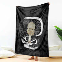 Black New Zealand Eel Blanket Aotearoa Maori Tuna With Kotiate Weapon