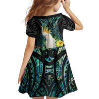Sulphur-crested Cockatoo New Zealand Kid Short Sleeve Dress Paua Shell Aotearoa Maori Tropical Flowers - Polynesian Pride