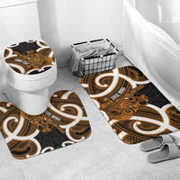 Karaka Aotearoa Atua Tumatauenga Personalised Bathroom Set Maori God Of War Tiki With Taiaha LT14 Mat Set Only (3 pcs) One Size Orange - Polynesian Pride