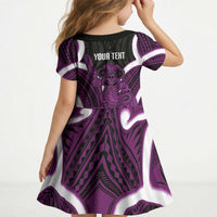 Waiporoporo Aotearoa Atua Tumatauenga Personalised Kid Short Sleeve Dress Maori God Of War Tiki With Taiaha LT14 - Polynesian Pride
