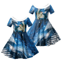 Sulphur-crested Cockatoo New Zealand Christmas In July Family Matching Off Shoulder Maxi Dress and Hawaiian Shirt NZ Aroha Koru Fern Marble Vibes LT14 Daughter's Dress Blue - Polynesian Pride