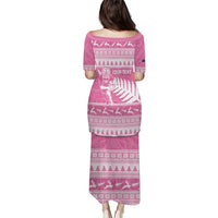 New Zealand Christmas Rugby Personalised Puletasi Meri Kirihimete All Black Maori Pink Version - Polynesian Pride