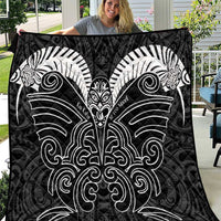 Kia Kaha Te Reo Maori Quilt Aotearoa Hei Tiki With Hongi LT14 Black - Polynesian Pride