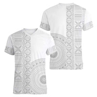 Niue White Sunday Women V-Neck T-Shirt Half Hiapo Pattern Vibes - Polynesian Pride