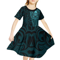 New Zealand Skull Darts Kid Short Sleeve Dress Aotearoa Maori Chest Tattoo Stylized Teal - Polynesian Pride