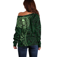 New Zealand Skull Darts Off Shoulder Sweater Aotearoa Maori Chest Tattoo Stylized Green - Polynesian Pride