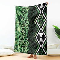 Green Aotearoa Blanket Taniko Motifs With Paua Shell Kowhaiwhai