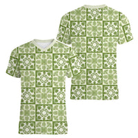 Omaomao Palaka Quilt Hawaii Women V-Neck T-Shirt Hawaiian Tropical Monstera Sea Turtle