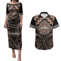 Aotearoa Kati Mamoe Personalised Couples Matching Puletasi and Hawaiian Shirt Maori Iwi Poutama Puhoro Tattoo LT14 Brown - Polynesian Pride