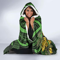 New Zealand Parakeet Bird Hooded Blanket Maori Kakariki Kowhai Maori Pattern