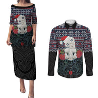 New Zealand Hei Tiki Christmas In July Couples Matching Puletasi and Long Sleeve Button Shirt Pohutukawa Santa Xmas Polynesian Pattern LT22 Black - Polynesian Pride
