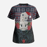 New Zealand Hei Tiki Christmas In July Scrub Top Pohutukawa Santa Xmas Polynesian Pattern LT22 - Polynesian Pride