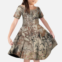 Choice Bro Graffiti Handshake Family Matching Summer Maxi Dress and Hawaiian Shirt New Zealand Slang Fern Brick Wall and Urban Street Art TS04 Daughter's Dress Multicolor - Polynesian Pride