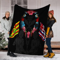 Hawaii Map Kanaka Two Men Holding Flag Premium Blankets Grey - AH - Polynesian Pride