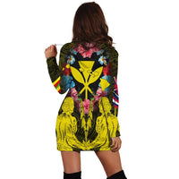 Hawaii Map Kanaka Two Men Holding Flag Hoodie Dress Yellow - AH - Polynesian Pride