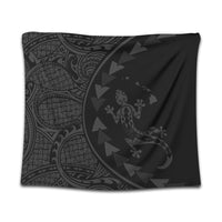 Hawaiian Map Gecko Tattoo Kakau Polynesian Tapestry Gray AH Wall Tapestry Black - Polynesian Pride