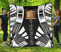 Tokelau Premium Quilt - Tokelau Coat Of Arms Polynesian White Tattoo Black - Polynesian Pride